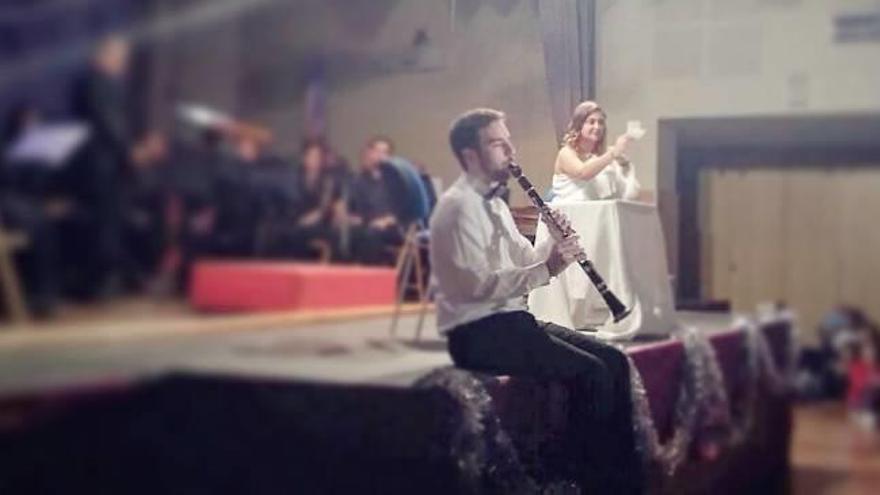 Una de las escenas del musical «Una banda de cine» el pasado sábado en el salón Sebastián Belloch.