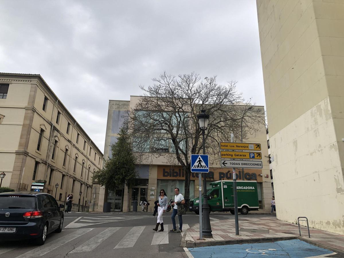 Fotogalería | La calle María Telo de Cáceres y la Agencia Tributaria