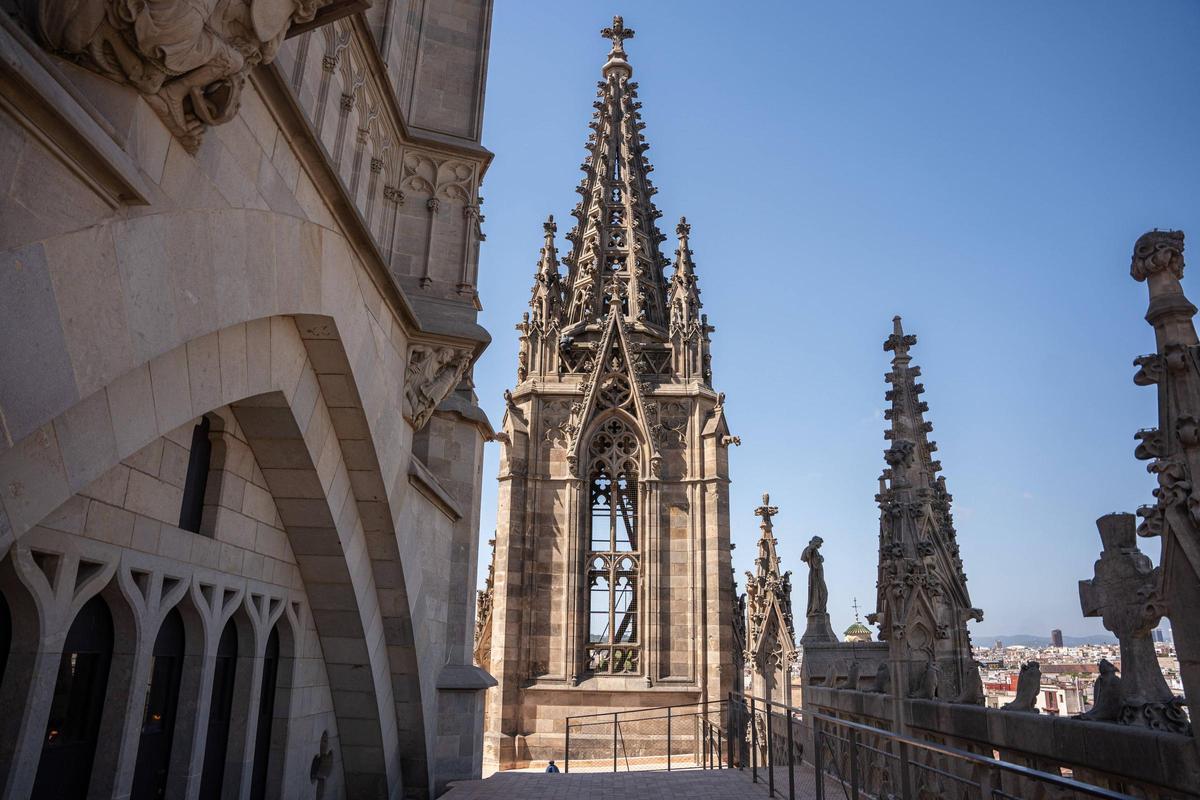 Inauguran los vitrales del ábside restaurados de la catedral de Barcelona