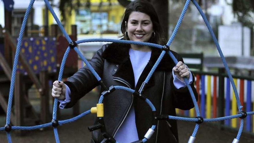 Ylenia Varela ayer en el parque infantil de la Praza da Igrexa de Lalín.  // Bernabé/Javier Lalín