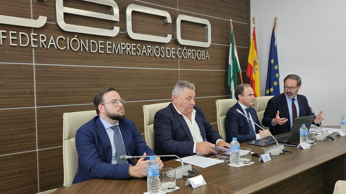 Un momento de reunión entre CECO y la Junta de Andalucía.