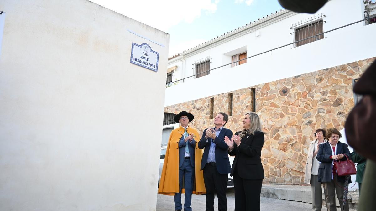 Placa de la plaza Manuel Piedrahita Toro descubierta en el homenaje de este sábado.