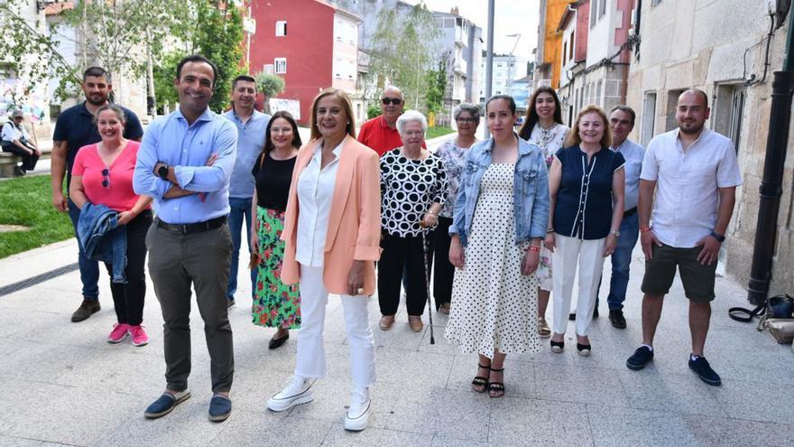 Carmela Silva y David Alonso, junto a su candidatura, en San Benito. |   // D.P.