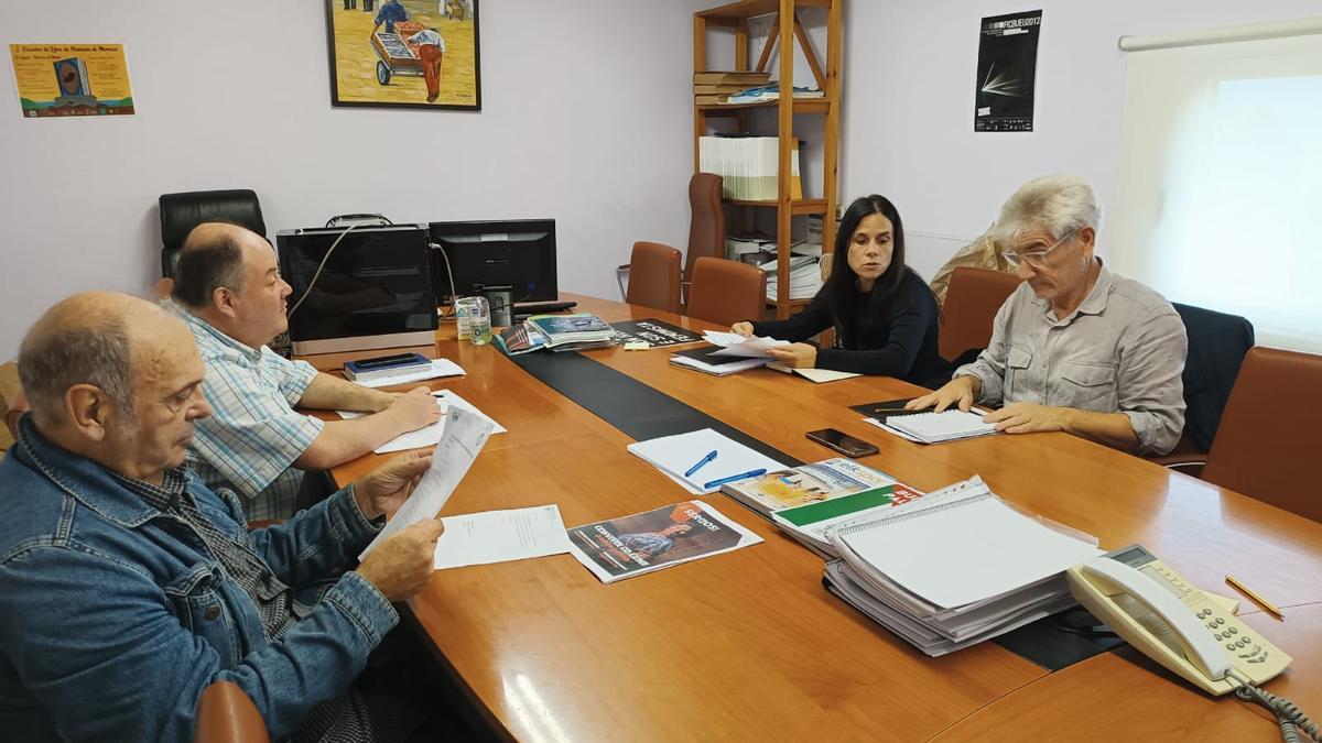 A reunión deste sábado en Bueu do xurado do Premio Johan Carballeira de Poesía.