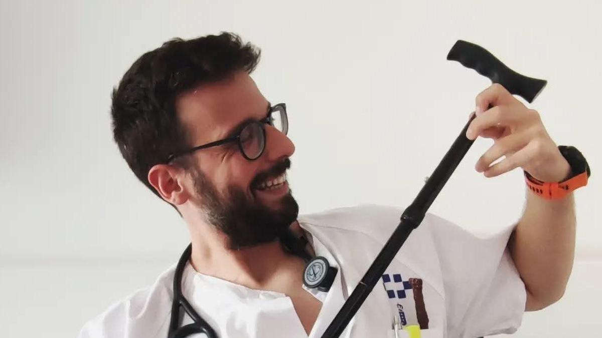 El doctor Faus en su consulta.