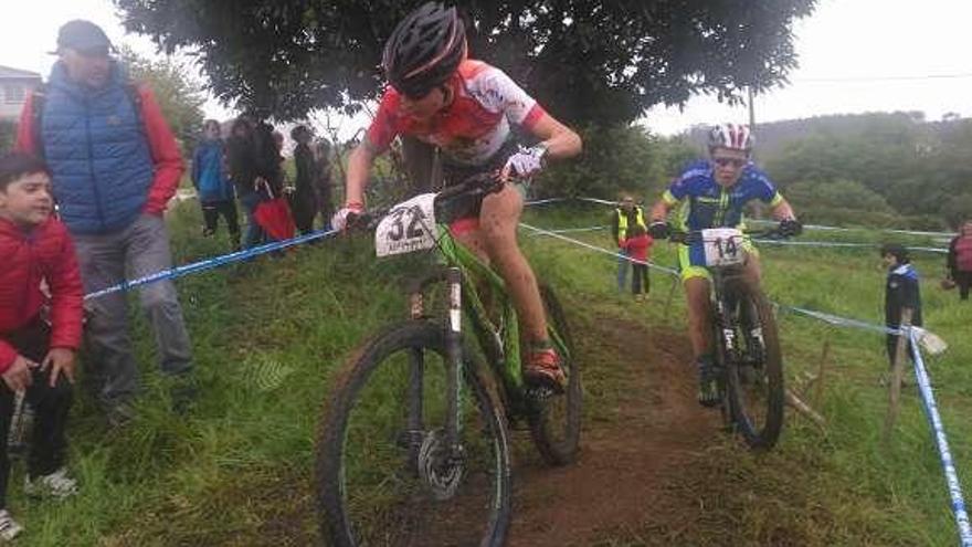 Uno de los ciclista estradenses durante la competición.