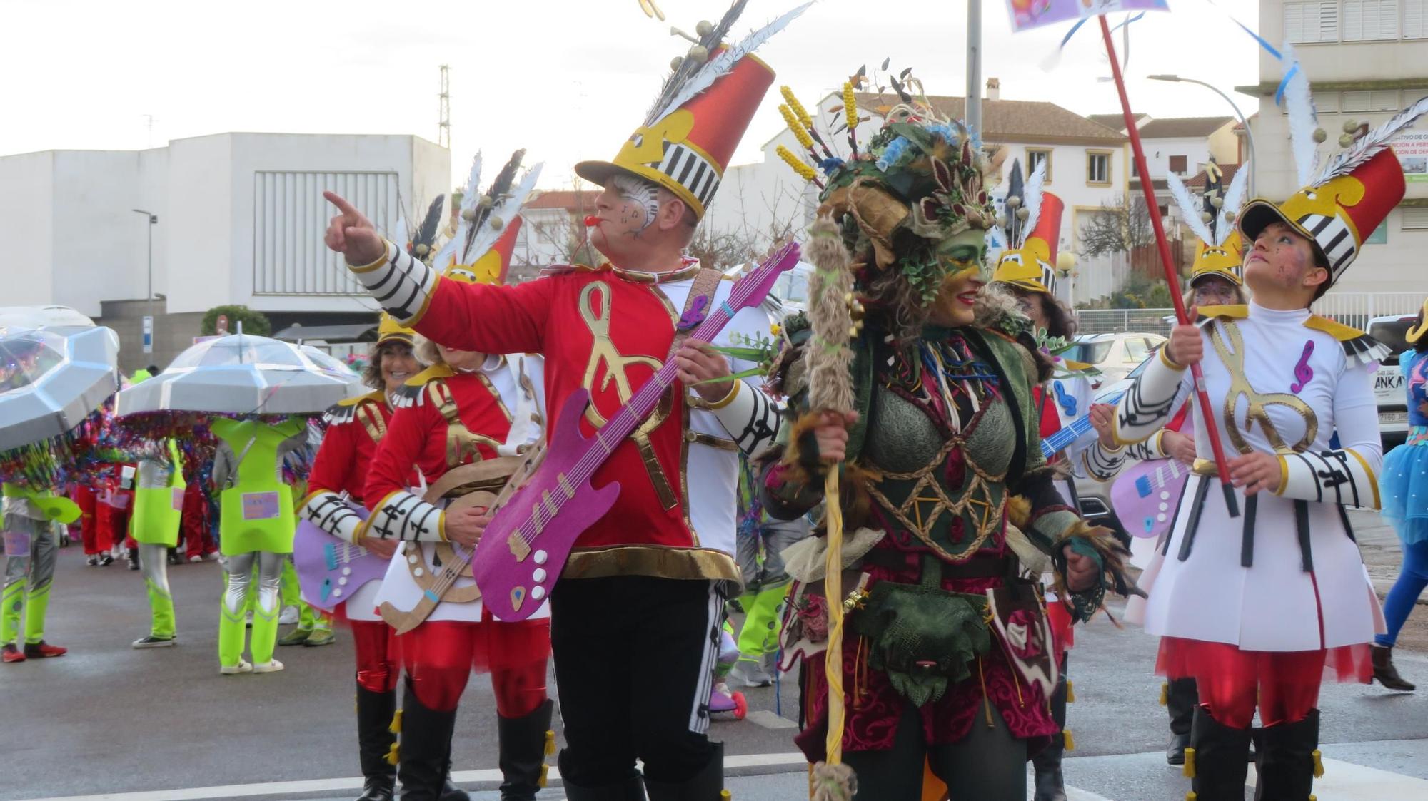 Multitudinario y colorido pasacalles de Carnaval en Monesterio