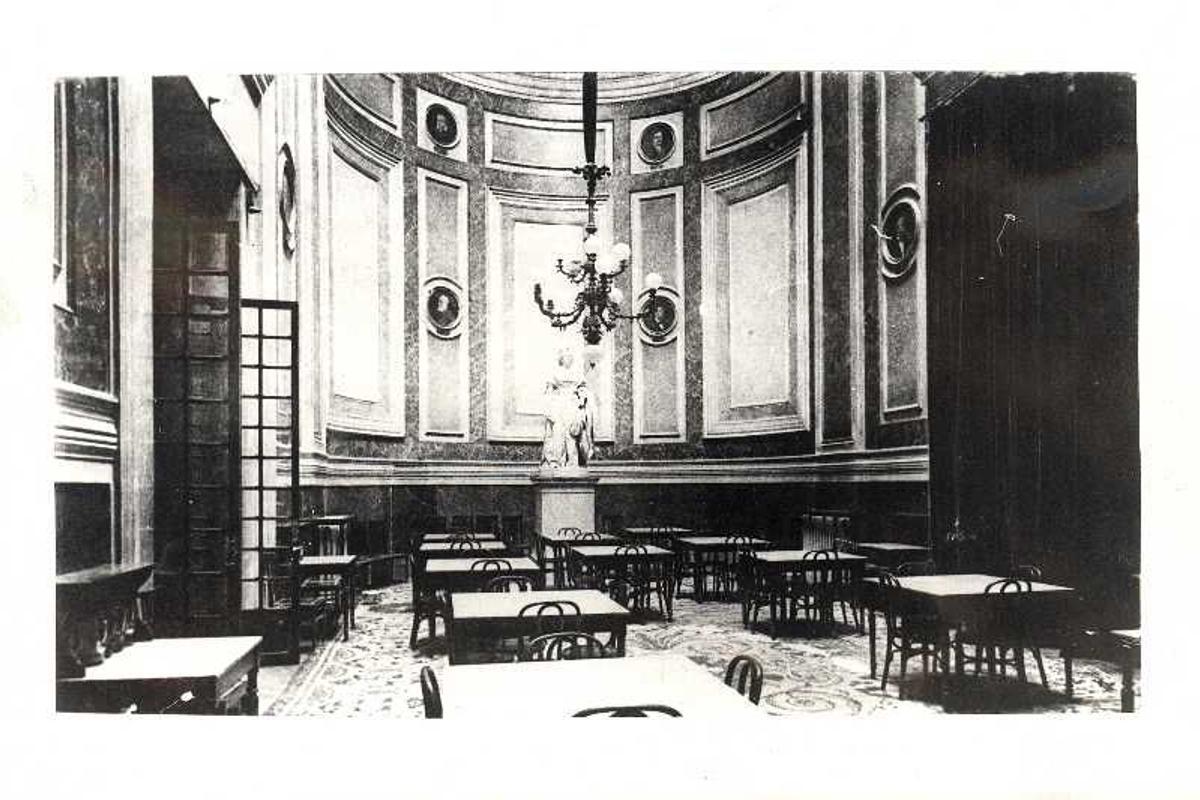 Fondín del Congreso de los Diputados instalado en el vestíbulo del Palacio, en 1911.