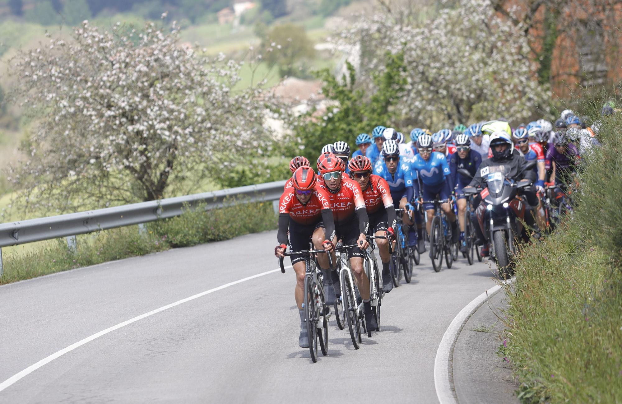 La segunda etapa de la Vuelta Ciclista a Asturias, en imágenes