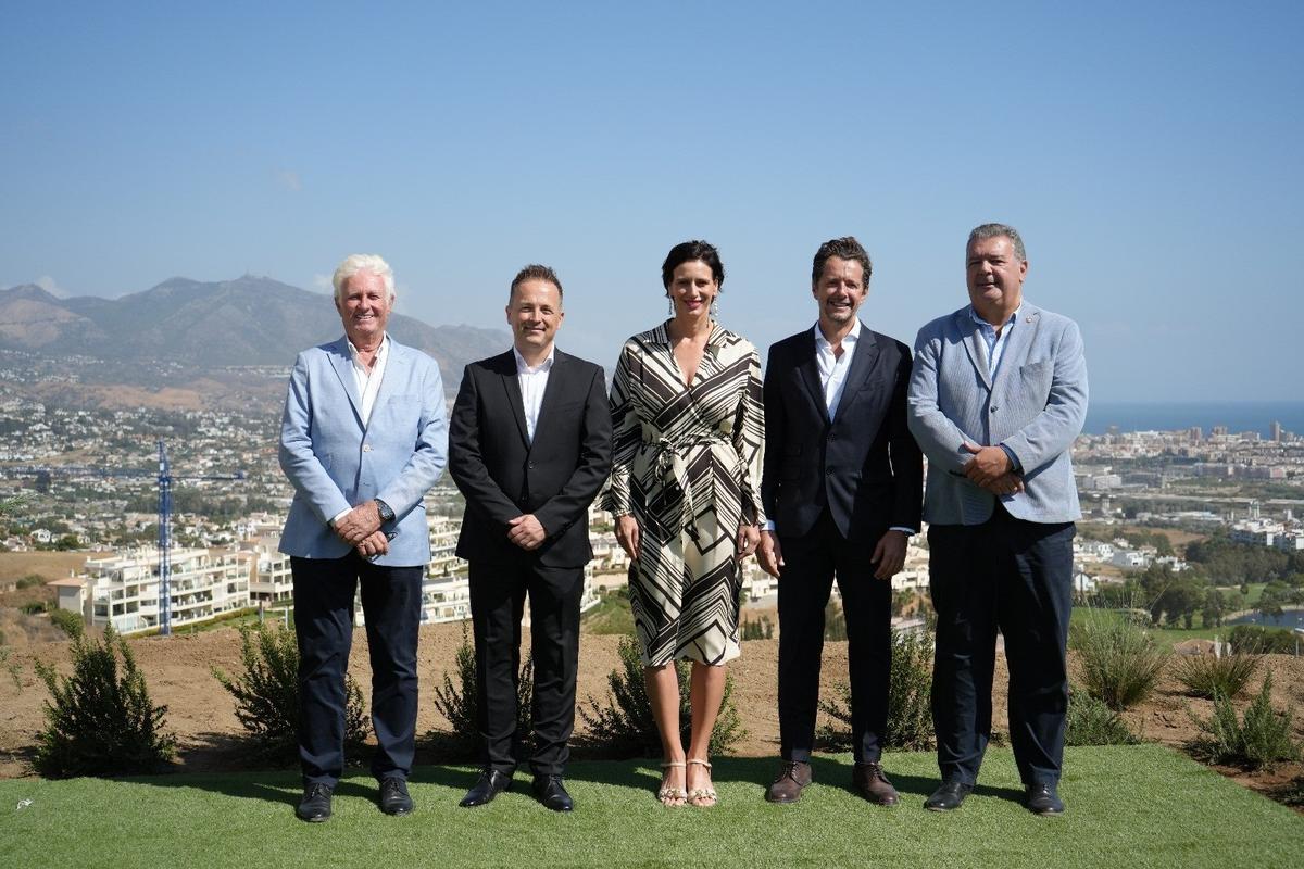 La promoción, cuya primera piedra se ha colocado este jueves, está entre montañas.