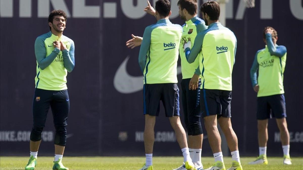 Los jugadores del Barça, durante el entrenamiento en Sant Joan Despí.