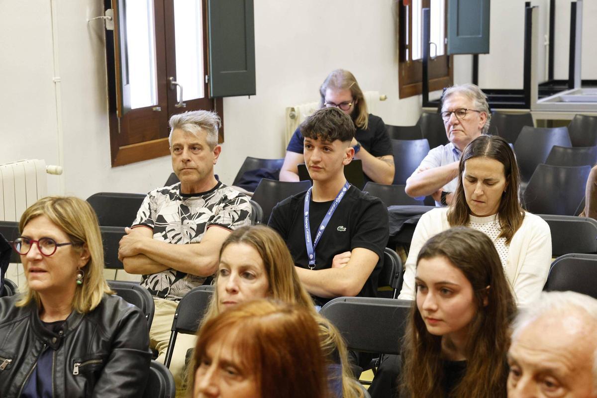 Les imatges de la reunió entre veïns de l'entorn de la ronda Ferran Puig i l'Ajuntament de Girona