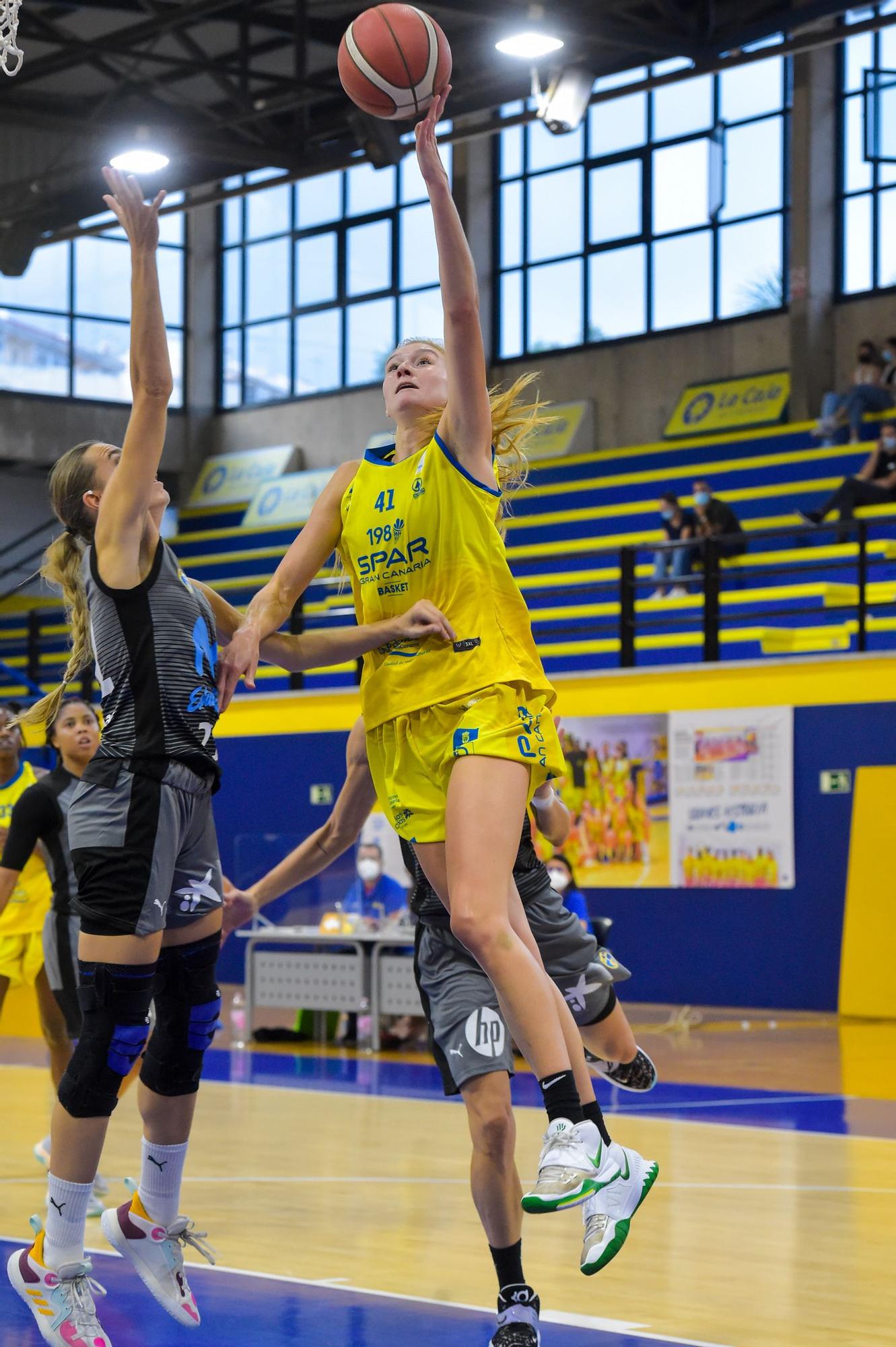 Partido entre el SPAR Gran Canaria (67) y el Estudiantes (65)