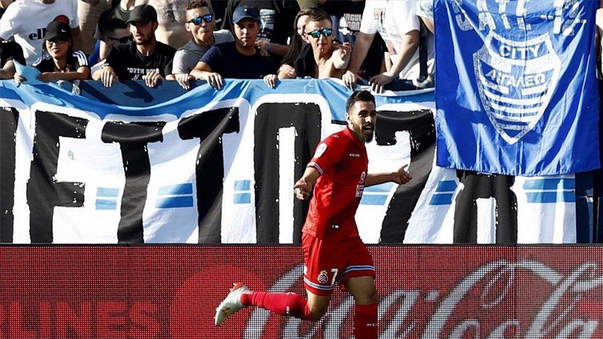 Borja Iglesias celebra su primer gol en Butarque.