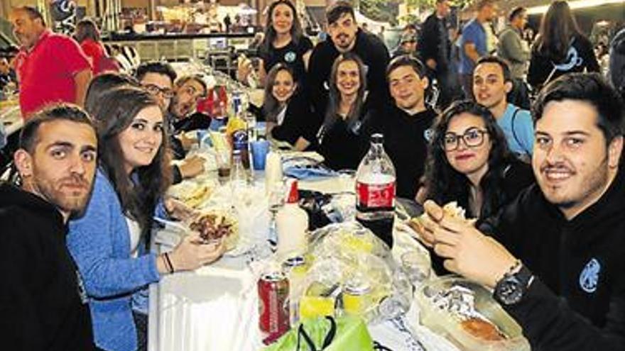 Encuentro culinario para más de 1.200 peñistas en la plaza Major