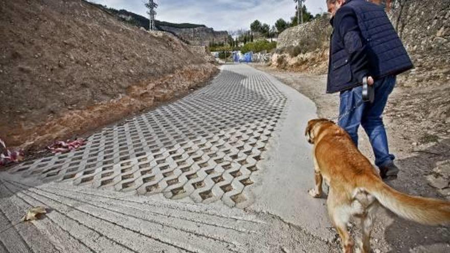 El final de la calle Radio Alcoy se ha urbanizado para el uso peatonal.