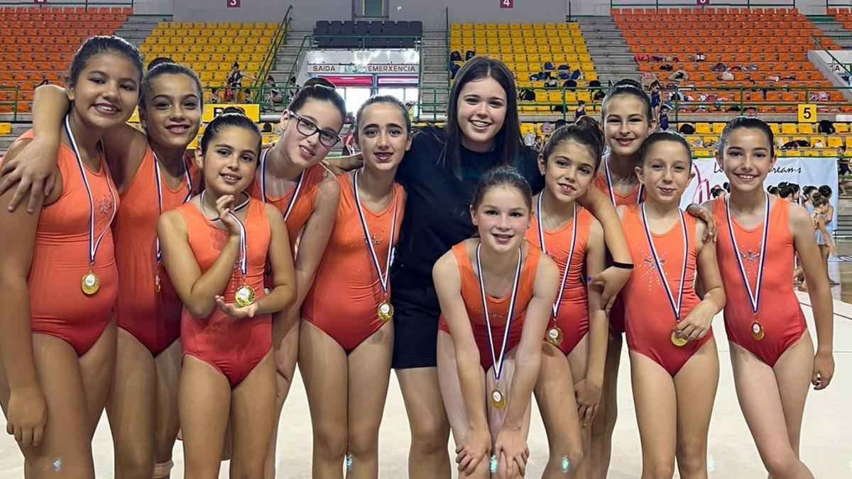 Oro para las gimnastas del colegio Ría do Burgo | LA OPINIÓN