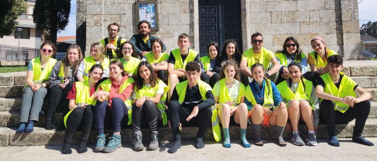 Los jóvenes en Silleda, ayer por la mañana.  | // XAN SALGUEIRO