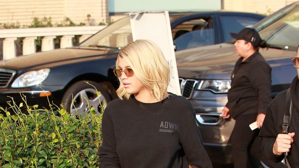 Sofía Richie de paseito por Beverly Hills