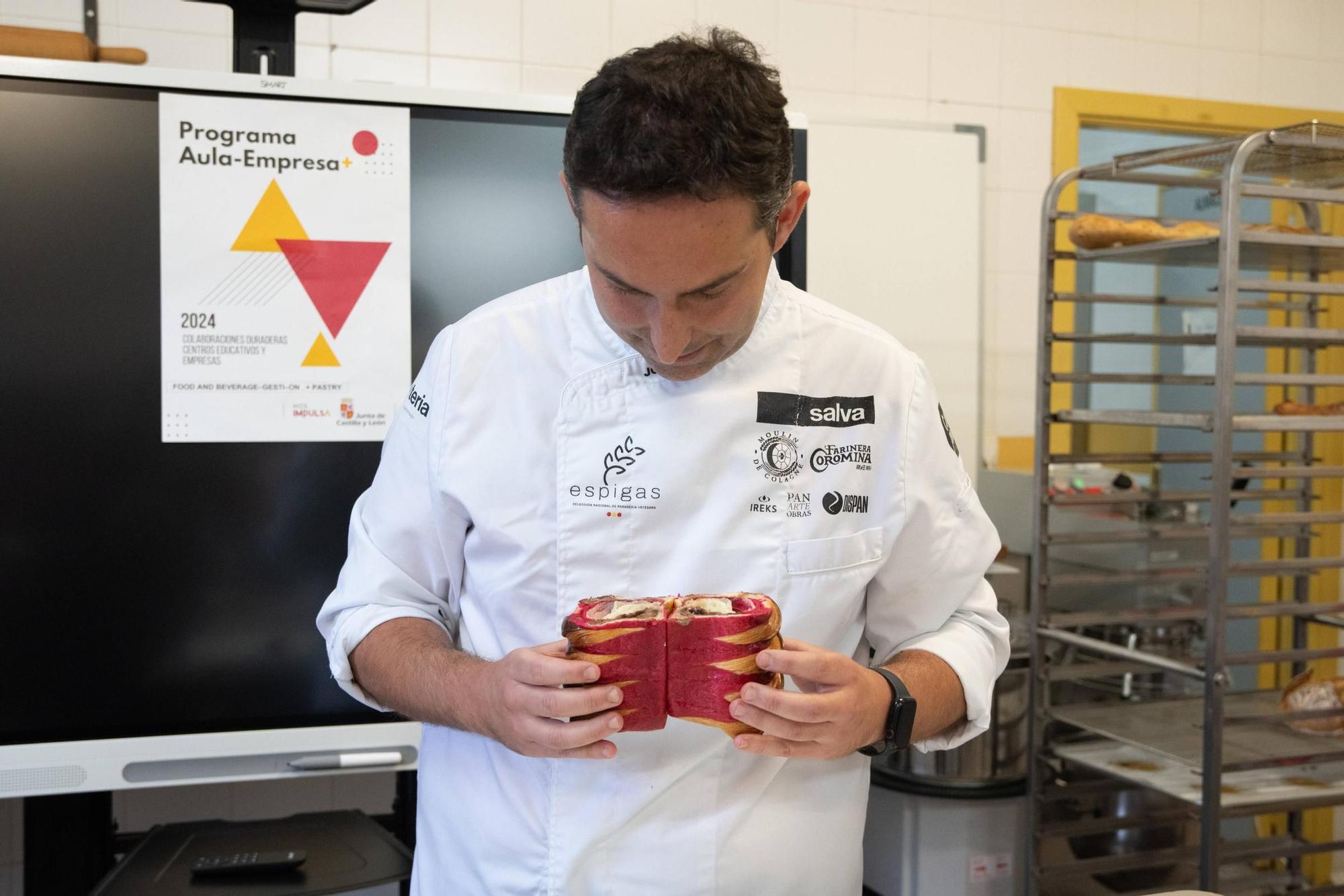José Roldán imparte un curso de panadería en el CIFP Ciudad de Zamora