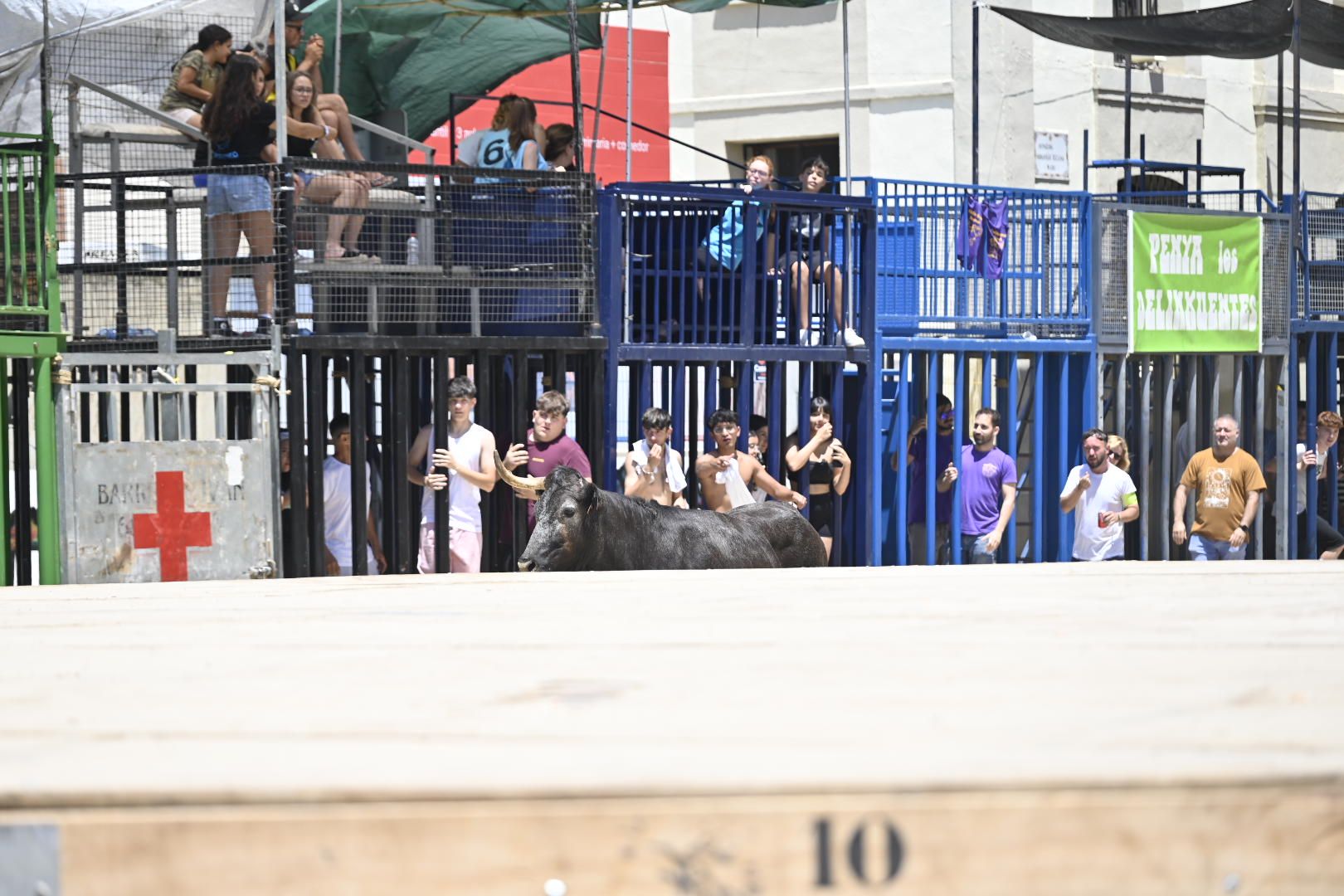 Martes de tradición, toros y fiesta en el Grau por Sant Pere