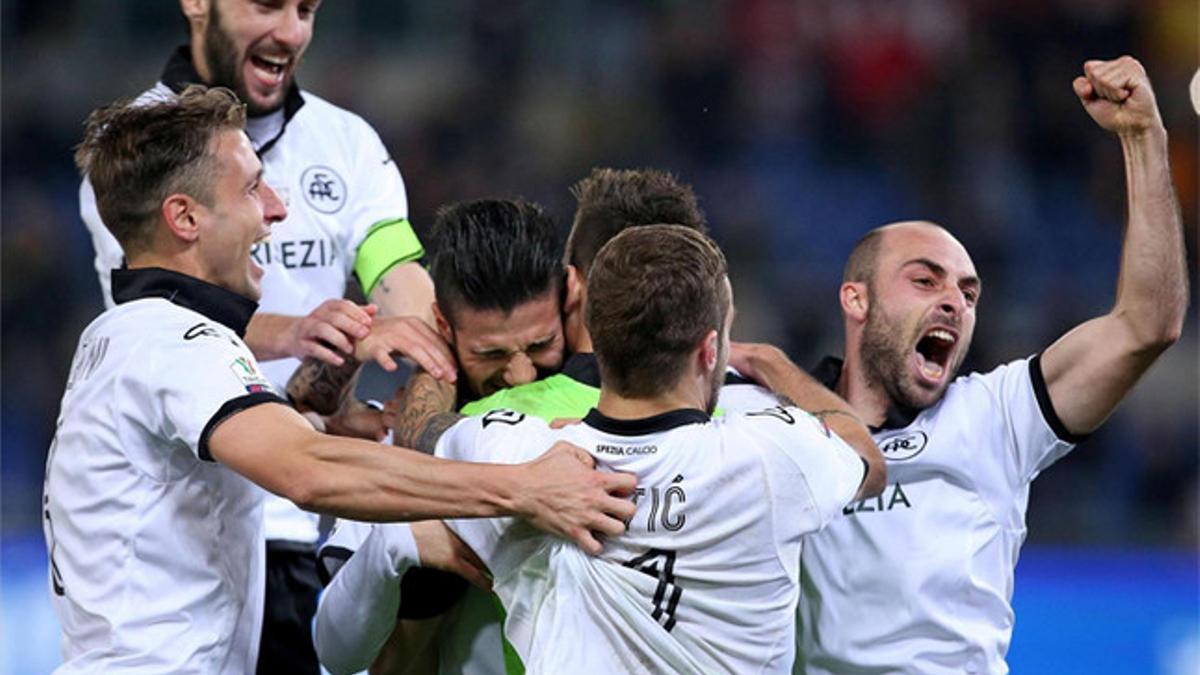 Los jugadores de la Spezia celebran el pase a cuartos de final de la Coppa Italia