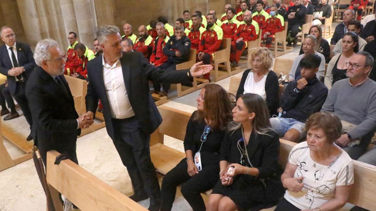 Al funeral en la catedral asistió el presidente del Parlamento, Miguel Ángel Santalices.    | // XOÁN ÁLVAREZ