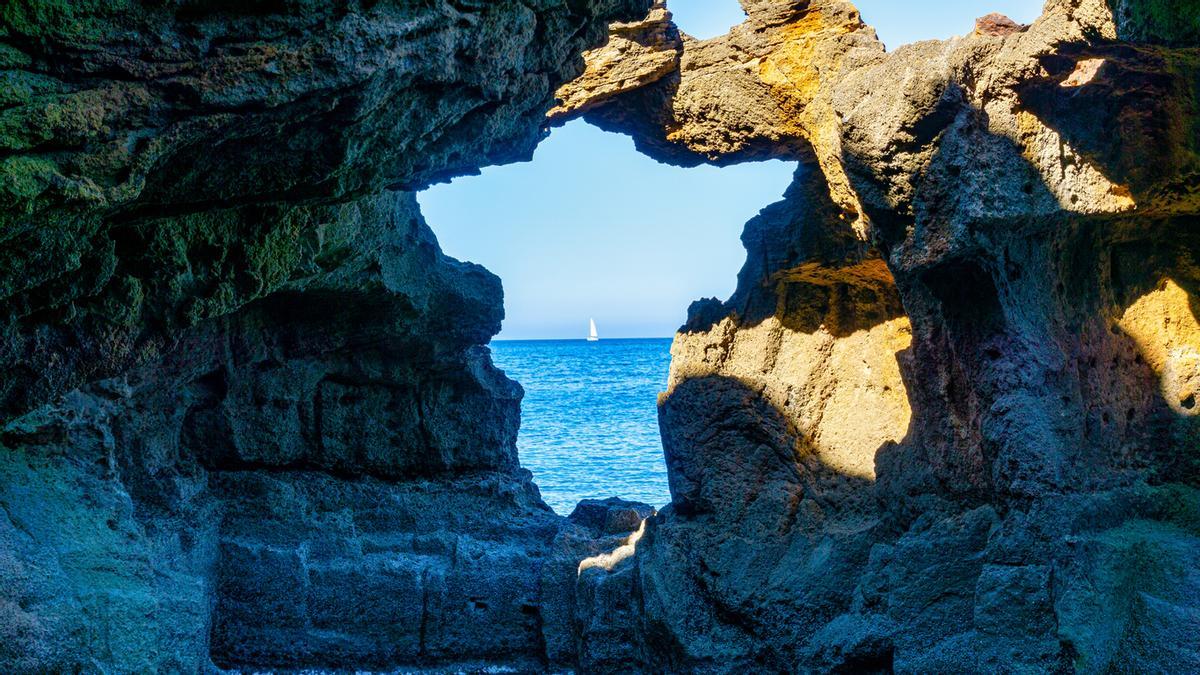 Cueva marina más bonita de la costa de Alicante.