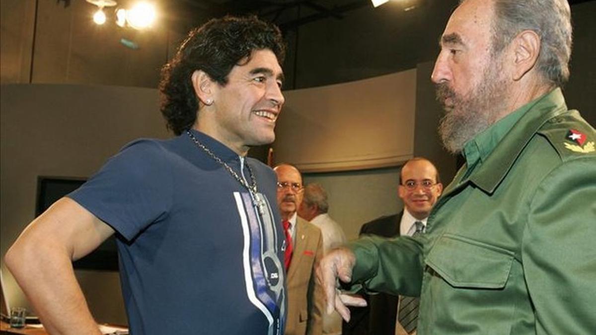 Maradona y Fidel Castro, en una conversación en 2005