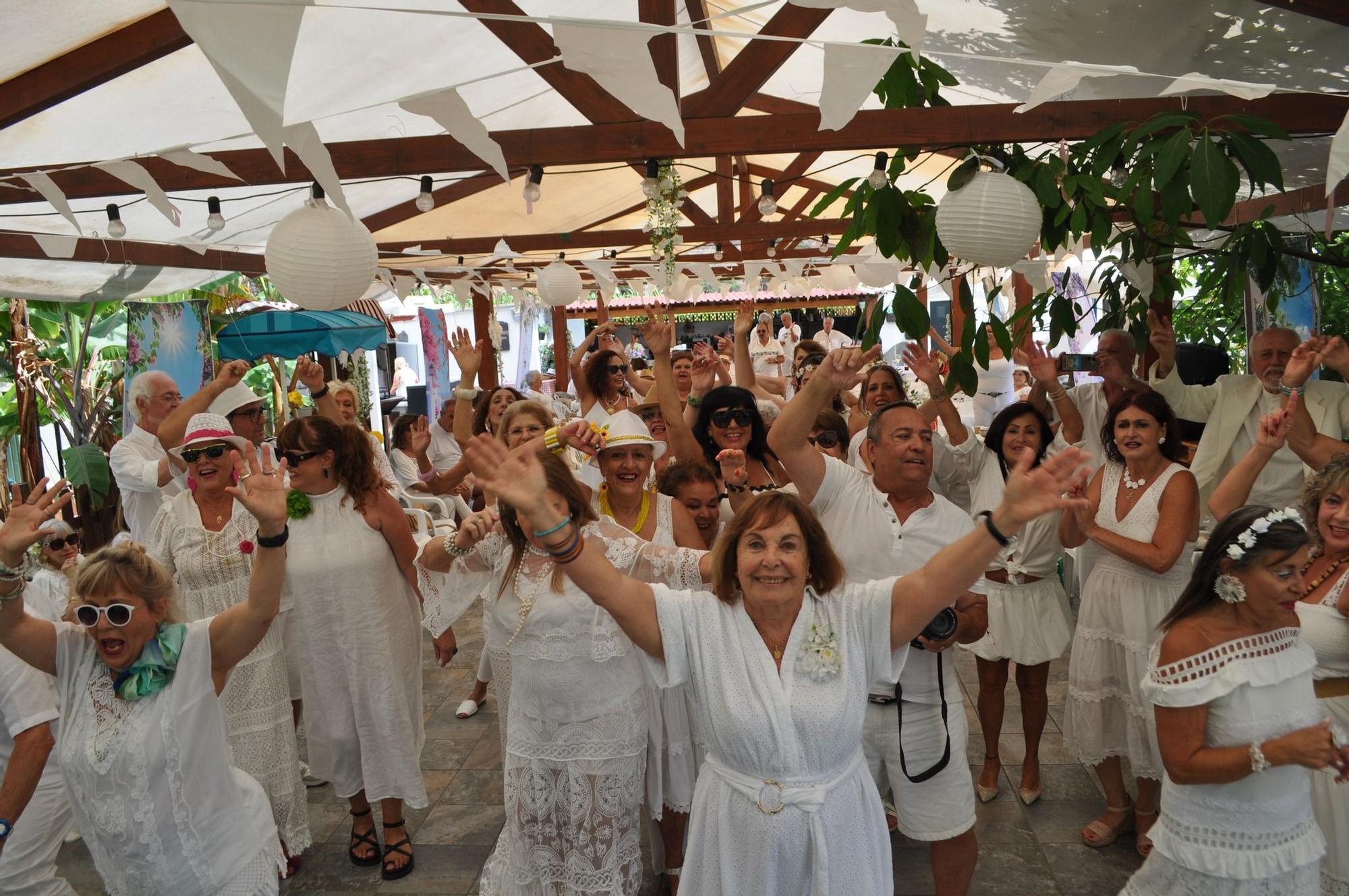 Fiesta Blanca: 15 aniversario de los amigos de La Cacatúa, Saxo, Can, Wilson, El Coto y Whisky club