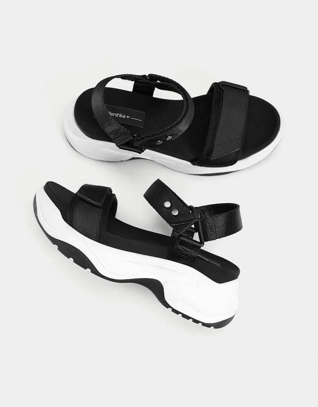 Sandalias bicolor, de Bershka