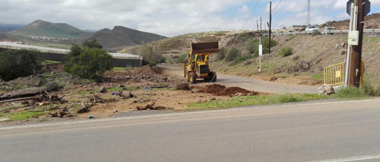 Retirada de barro y piedras en Ojos de Garza.