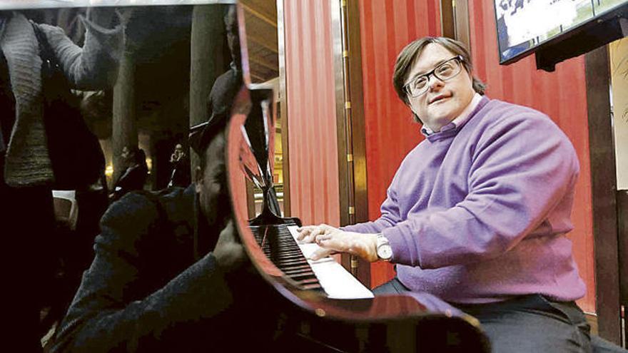 Pablo Pineda Ferrer, al piano.