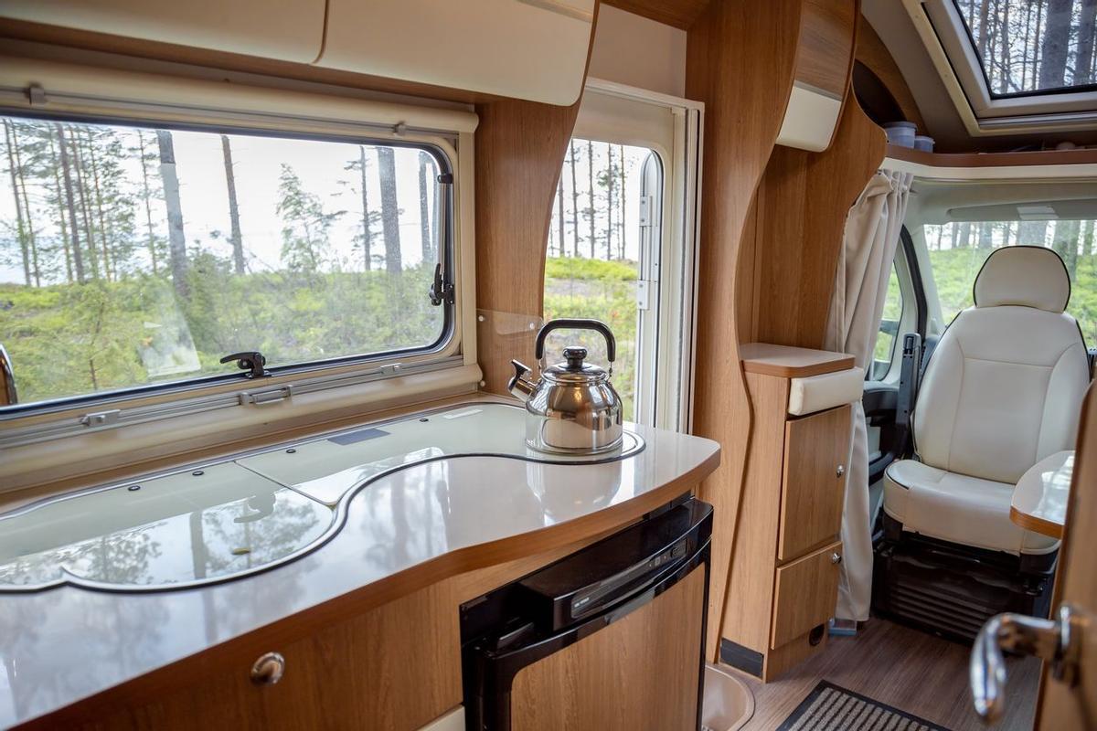 Interior caravana cocina