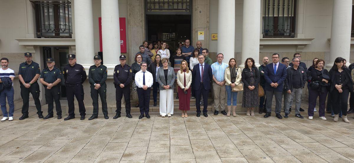 Los trabajadores de la Subdelegación del Gobierno se han sumado al homenaje.