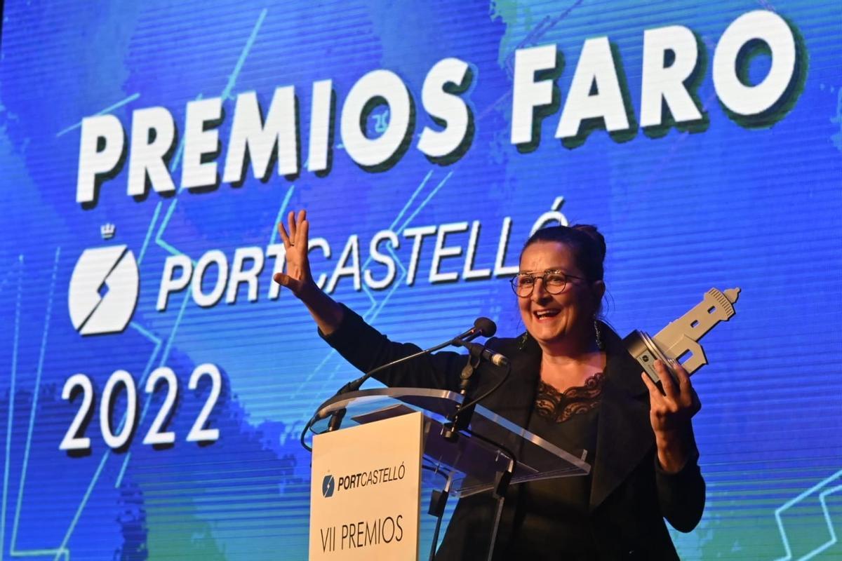 Loles García recogió el Premio Faro a Medi TV.