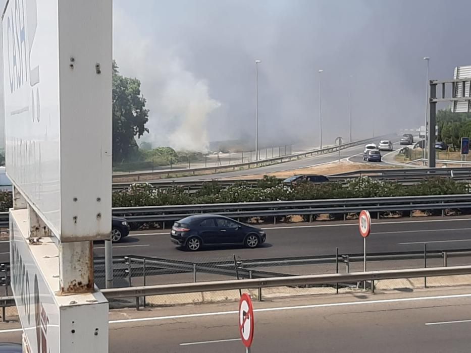 Un incendio en Aldaia es visible a varios kilómetros