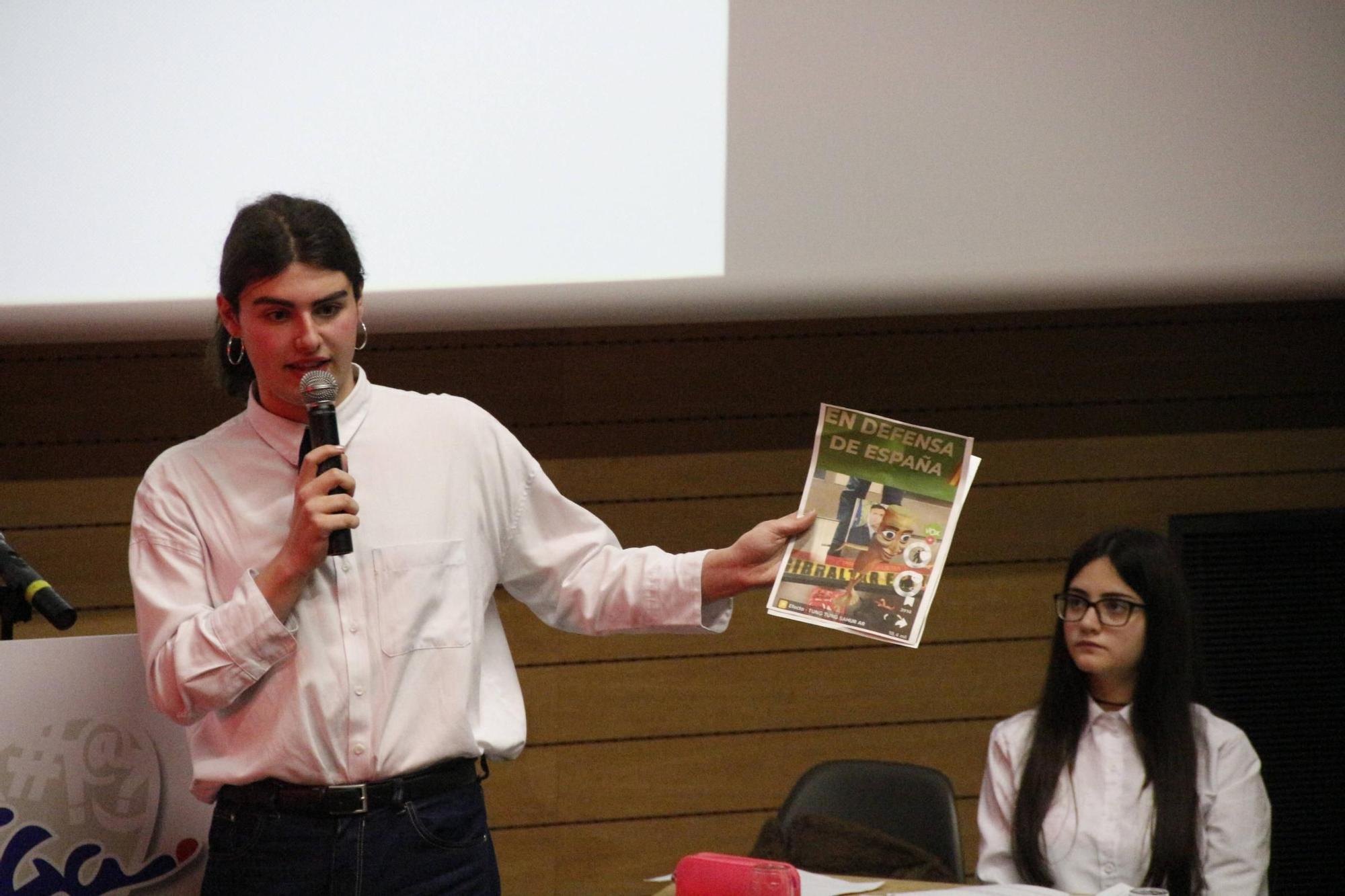 La semifinal de la Liga de Debate Escolar Municipal de Gijón, en imágenes
