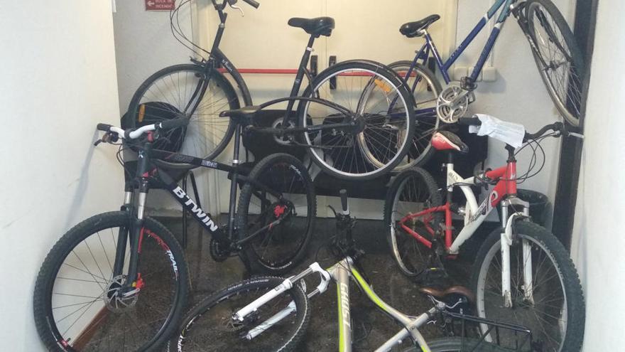 Detienen a un joven de 20 años y a un menor por robar dos bicicletas en Palma