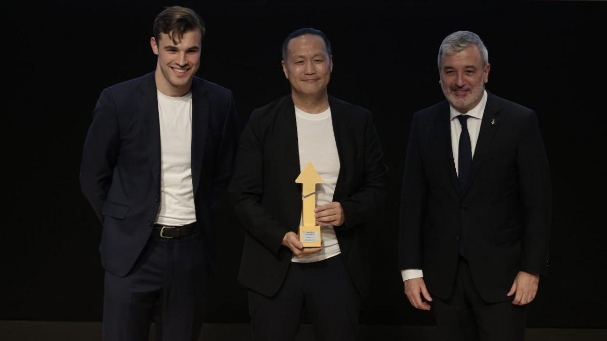 Didac Lee recibe el Premio Lideremos en la categoría Liderazgo de la mano del Alcalde de Barcelona, Jaume Collboni