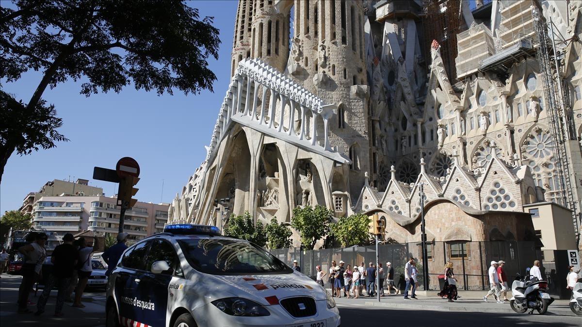 zentauroepp39769000 barcelona 22 08 2017 vigilancia en sagrada familia despu s d170823140437