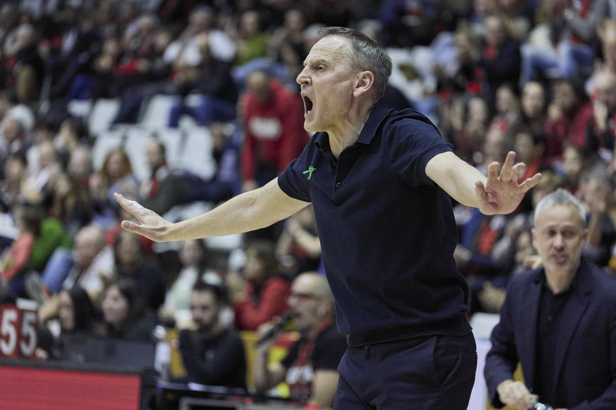 Roberto Íñiguez, durant el partit contra l'Estepona.