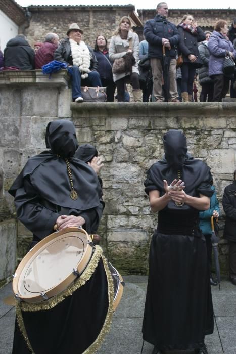 Desenclavo y procesión del Santo Entierro en Avillés