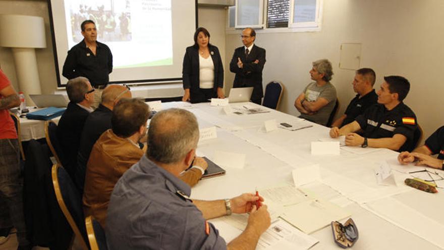 Lina Sansano en la presentación del curso a los bomberos de ciudades patrimonio, ayer.