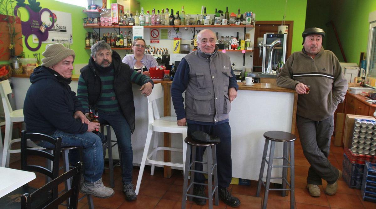 Ambiente en el bar Museo do Viño, propiedad de Merche Costas.   | // IÑAKI OSORIO