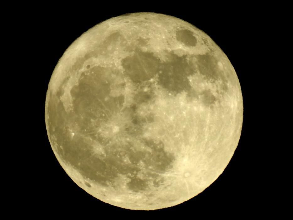 Así se vio la superluna en Galicia y en el mundo