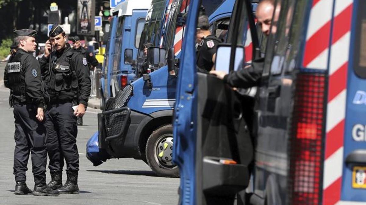 La policía francesa desalojó un centro comercial de Niza
