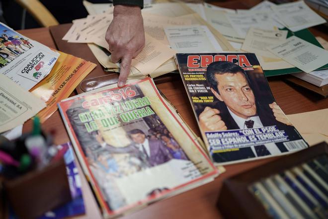 Tres carreras, un doctorado y una colección única de la España democrática