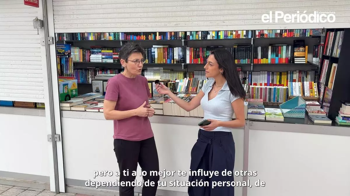 Día grande en la Feria del Libro de Cáceres con las crónicas publicadas en El Periódico Extremadura por Fernando Jiménez Berrocal y Santos Benítez