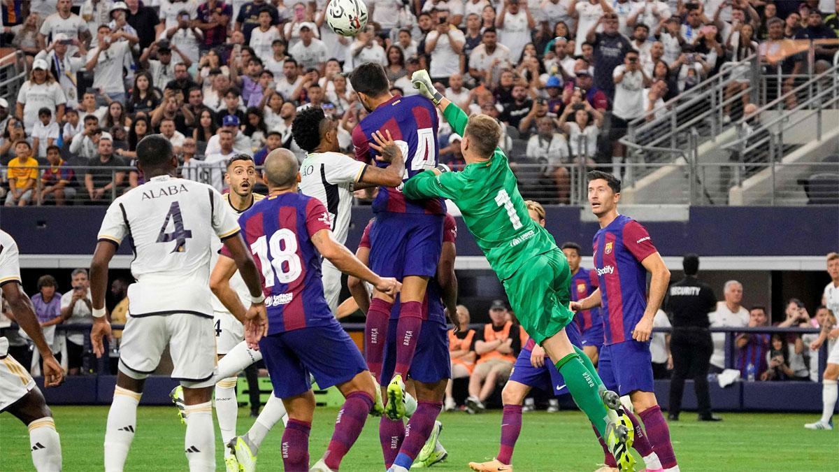 Ter Stegen salta de puños en el clásico de pretemporada